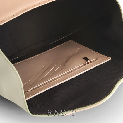 کیف دوشی و دستی زنانه چرم رادیس مدل Airal کد 137-M.BS
