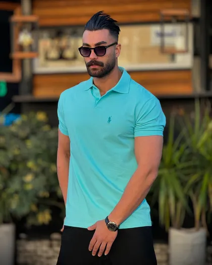 تی‌شرت یقه دار
