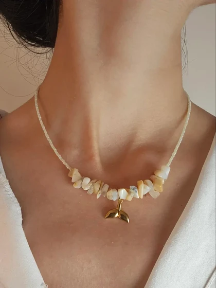 گردنبند دم وال و سنگ آکوامارین