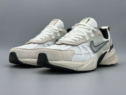 کتانی نایکی وی 2 کی ران سفید بژ کرم/Nike v2k