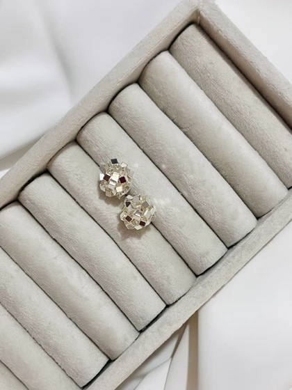 گوشواره میخی مکعبی