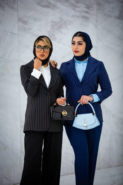 مانتو دیپلمات تک دکمه رها