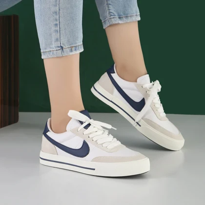 کفش و کتانی زنانه رنگ سفید سرمه ای مدل نایک NIKE