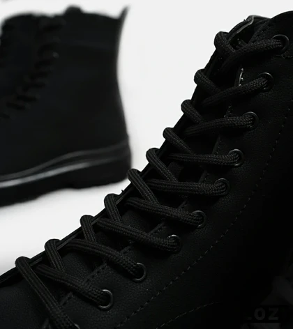 بوت مردانه چرمی مشکی BERSHKA