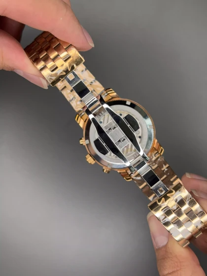 ساعت مچی وشرون کنستانتن کورنوگراف بند رزگلد صفحه کرمی Vacheron Constantin Geneve