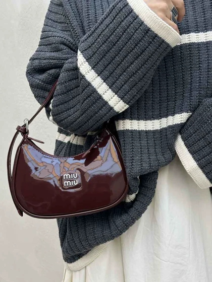 کیف هلالی MIU MIU