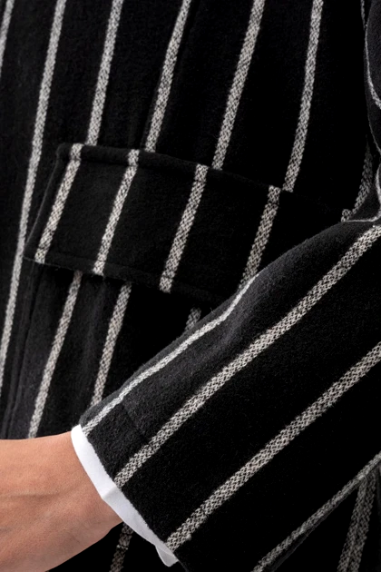 کت جیب‌دار یقه ایستاده زنانه