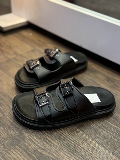 صندل زنانه دو سگک مشکی