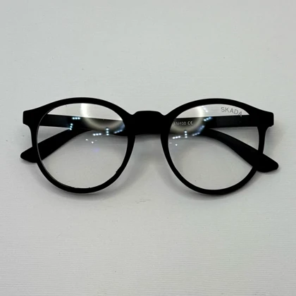 فریم عینک طبی گرد اسکادا مشکی به همراه کاور پارچه ای و دستمال نانو مخصوص عینک
