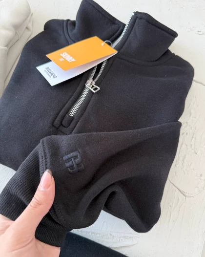 نیم زیپ مشکی برند pull&bear🖤