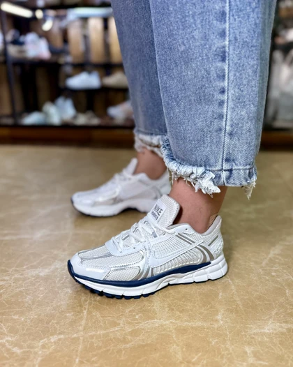 کتانی زنانه ورزشی نایک وومرو 5