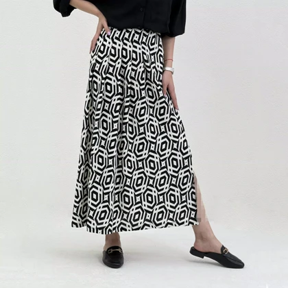 دامن زنانه سفید مشکی