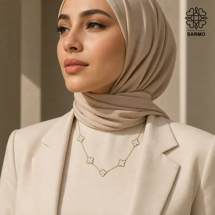 گردنبند استیل ونکلیف پنج گل سفید طلایی گل کد 509428009