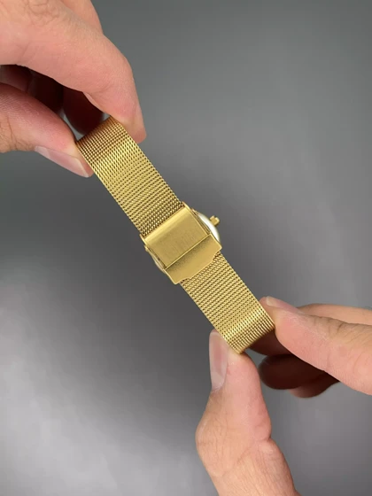 ساعت مچی برینگ بند حصیری طلایی صفحه سفید Bering