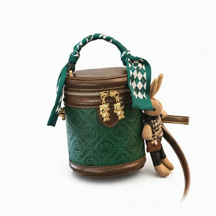 کیف وارداتی beibaobao همراه چارم کد 6926