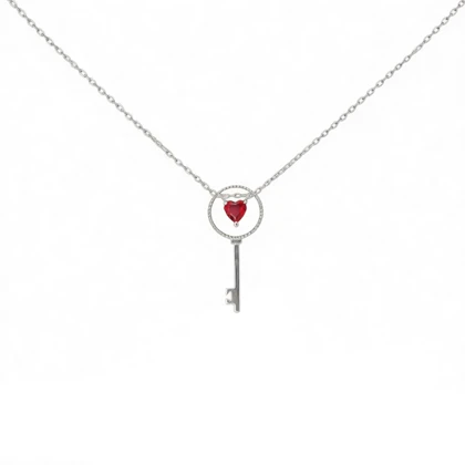 گردنبند نقره اصل 925 مدل کلید نگین‌دار و قلب یاقوت سرخ