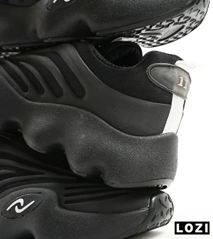 کفش کتانی مردانه مشکی ADIDAS yeezy 700 v2