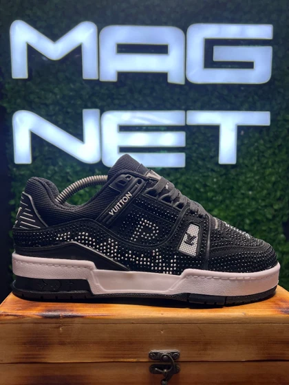 لویی ویتون ترینر نگین‌دار مشکی