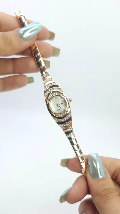 ساعت مچی زنانه مجلسی EHHE نگین‌دار با موتور کوارتز