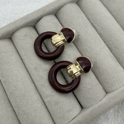 گوشواره دایره زرشکی