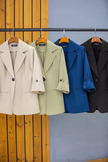 کت زنانه ژاکارد آستین دکمه