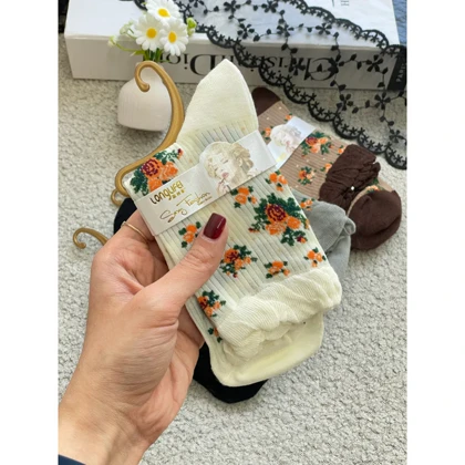 جوراب بلند گل‌گلی لبه چین