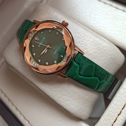ساعت مچی زنانه برند بلون بند چرمی سبز نگین‌دار