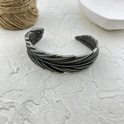 دستبند مردانه بنگل طرح پر