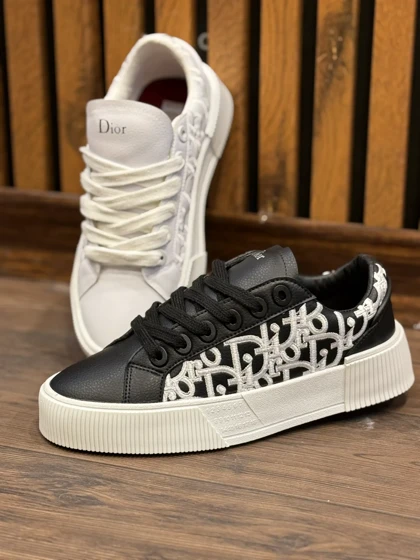 ونس دیور گلدوزی