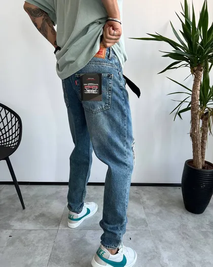 شلوار مام فیت رنگ خاص زاپ‌دار LEVIS