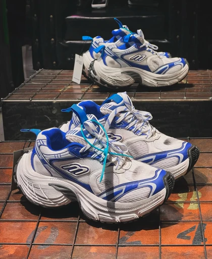 کتانی بالنسیگا 10X طرح مستر سفید ابی