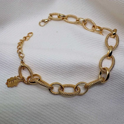 دستبند برند شین مدل «بیضی خاویاری» | با آبکاری طلای 24 عیار و بافت برجسته