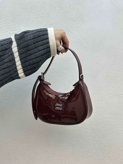 کیف هلالی MIU MIU