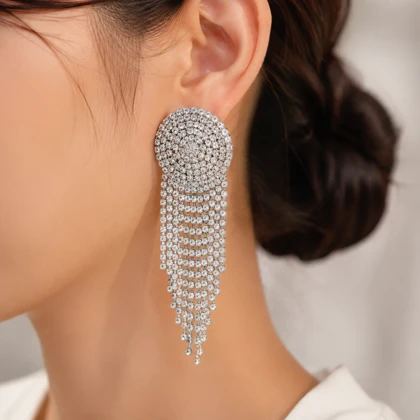 گوشواره نگین‌دار مجلسی کد gnm256 گالری زیورالات آوآرین