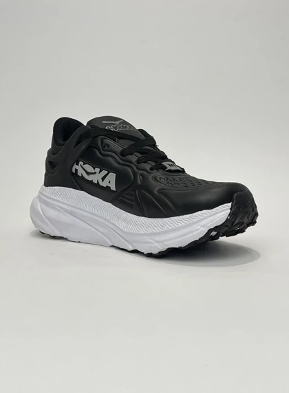 کتانی راحتی هوکا وان وان مشکی رویه چرم