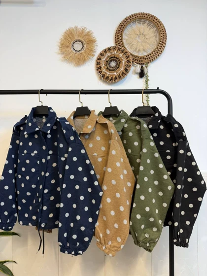 بامبر جکت ترند پاییزه خال‌خالی