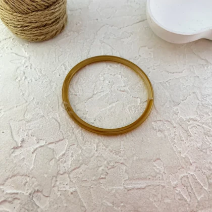 دستبند زنانه بنگل رزینی طرح عسلی مدل املیرا