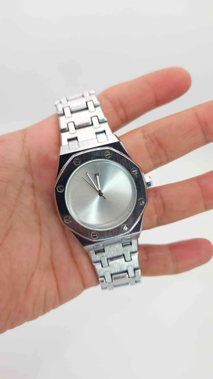 ساعت مچی مردانه اودمار پیگه Audemars piguet طراحی مینیمال و موتور کوارتز