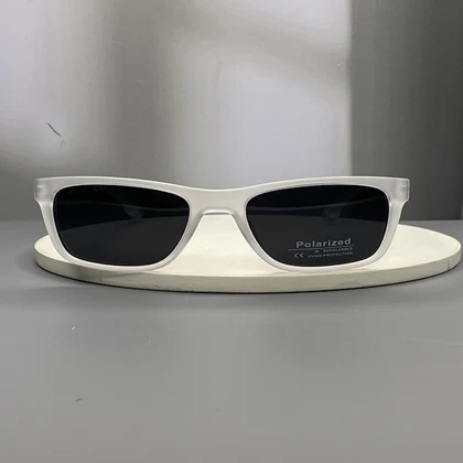 عینک آفتابی لاگوست با فریم کائوچو سبک و لنز پلی‌کربنات پلاریزه UV400 Lacoste Polarized