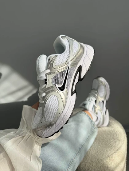 کتانی نایک وی پنج رانر سفید Nike V5 RNR white black
