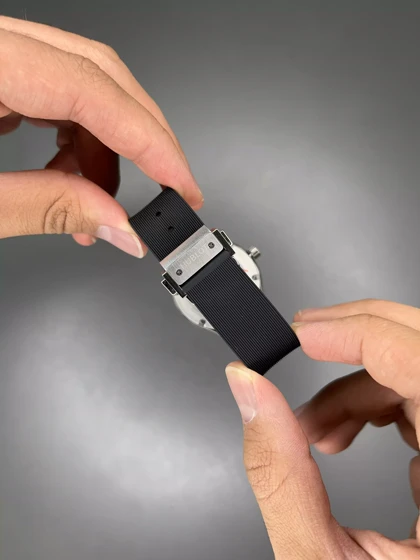 ساعت مچی اوبلو بند رابر صفحه مشکی قاب دور نگین Hublot Classic Fusion