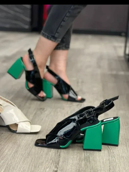 مجلسی پاشنه پهن