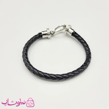 دستبند زنانه برند فرد Fred مدل چرم مشکی با قفل نقره ای نگین‌دار استیل کیفیت مستر کد 680