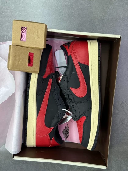 کتانی ویتنامی نایکی ایر جردن وان تراویس اسکات مشکی قرمز Nike Air Jordan 1 Low OG Travis Scott black red