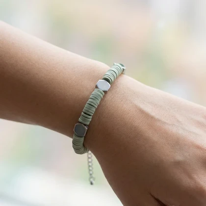 دستبند دخترانه فانتزی مدل صدفی طرح هگزا شاد