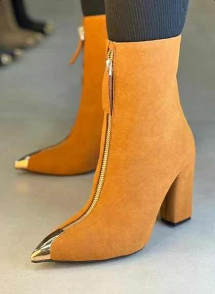 685 - نیم بوت پنجه طلا فلزجلو زیپ 685