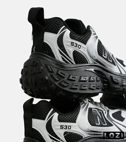 کفش کتانی مردانه و زنانه سفید مشکی NEW BALANCE 530 V02