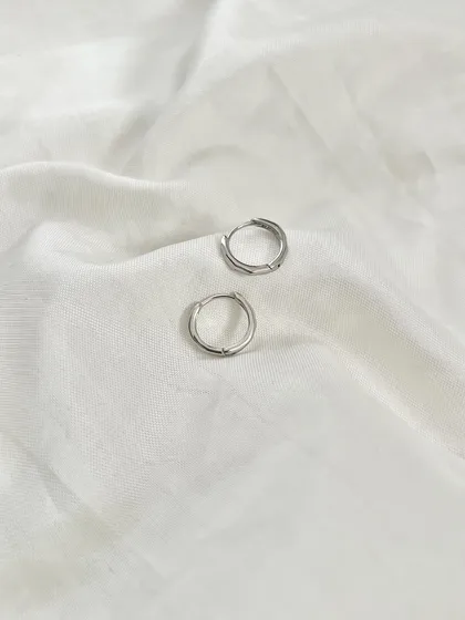 گوشواره حلقه‌ای ظریف چند ضلعی