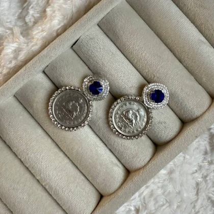 گوشواره سکه ای نقره ای با نگین آبی