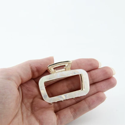 کلیپس زنانه طرح مکعبی شفاف